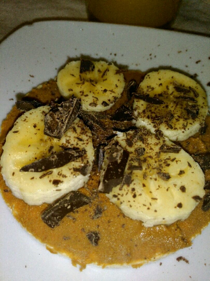 Tortita de arroz con crema de cacahuete y plátano 