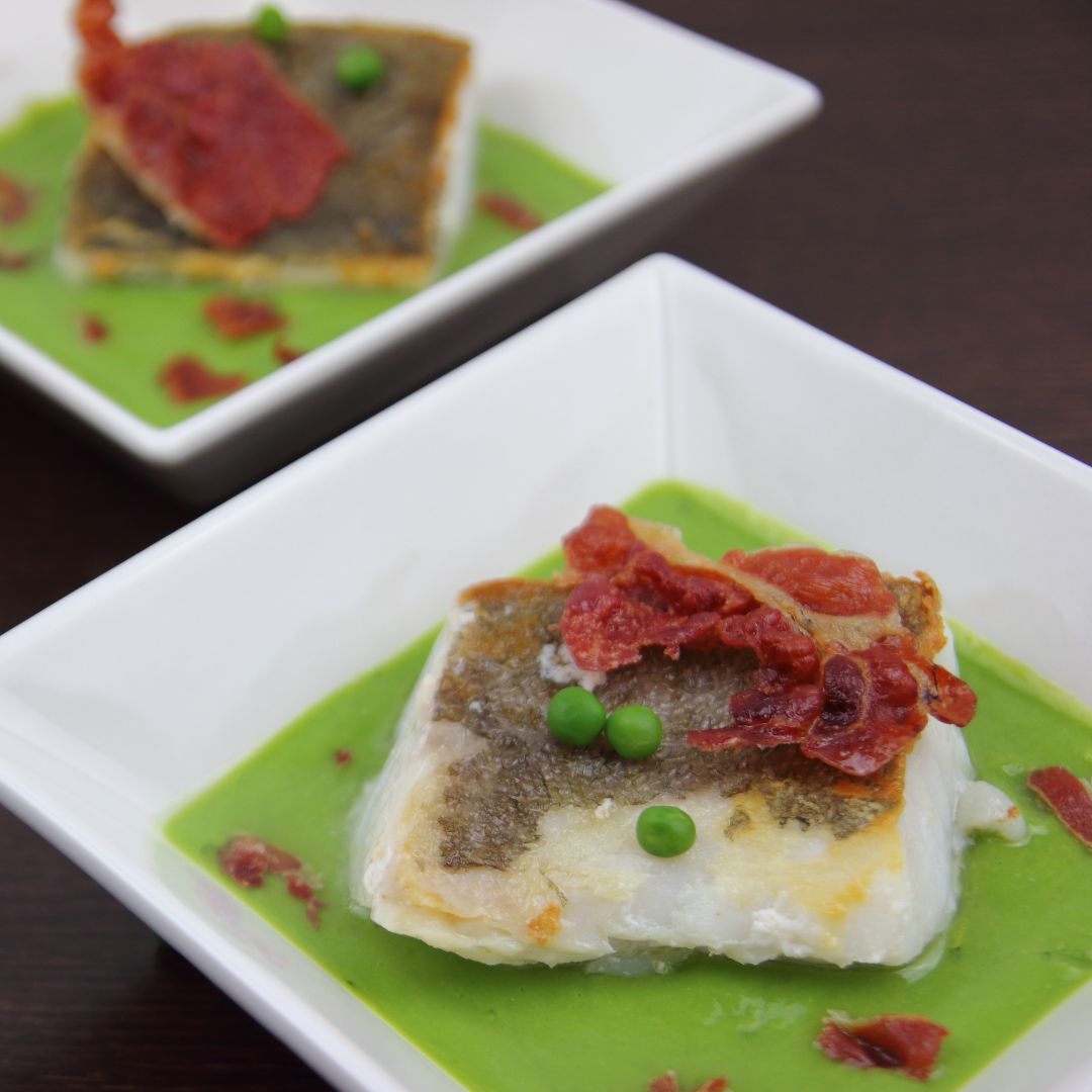 CREMA DE GUISANTES CON BACALAO Y JAMÓN CREMA DE GUISANTES CON BACALAO Y JAMÓN