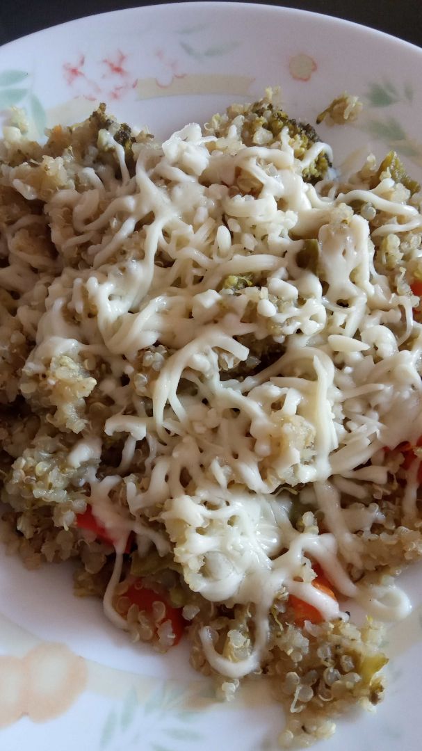 Quinoa con verdura y mozzarela Quinoa con verdura y mozzarela