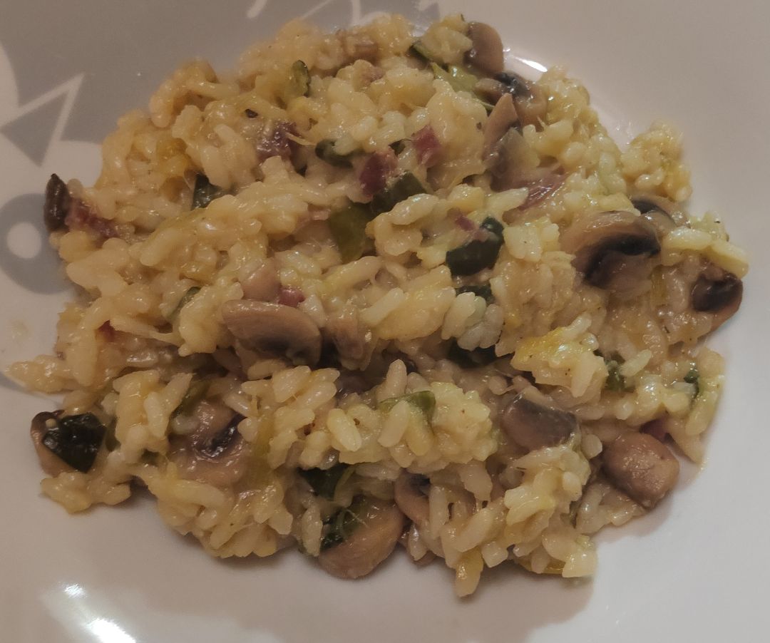 Risotto de puerro, calabacín, champiñones y jamón.