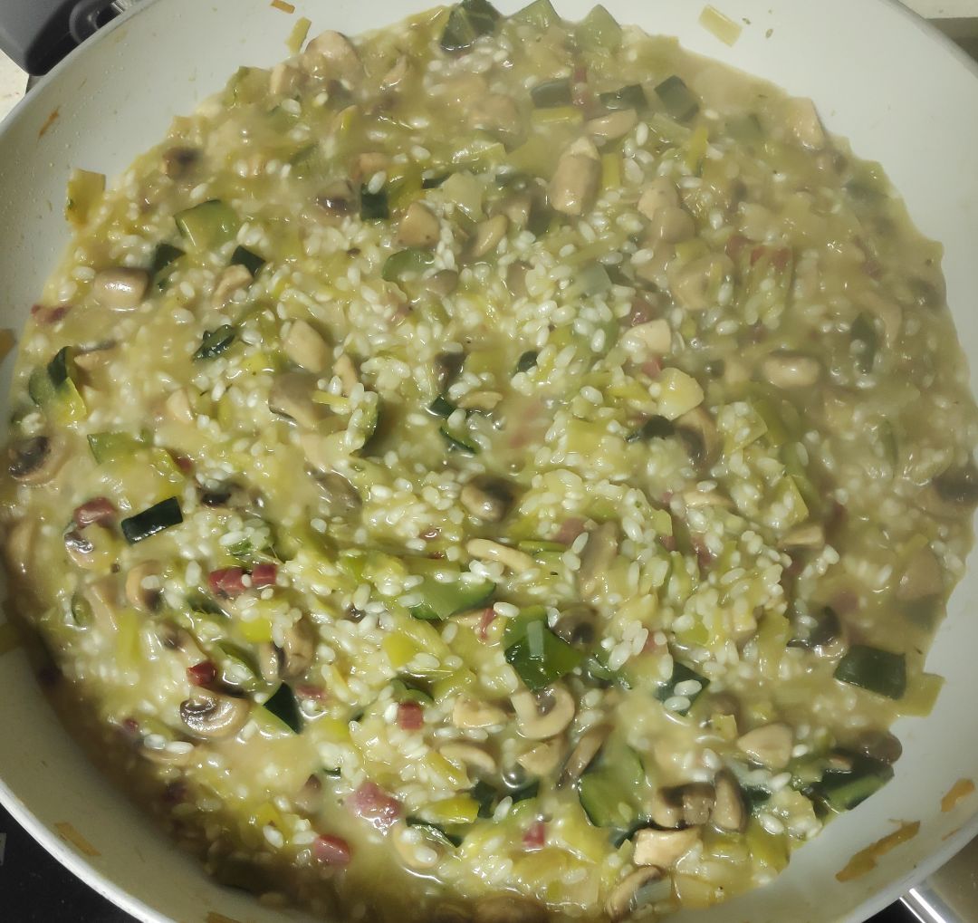 Risotto de puerro, calabacín, champiñones y jamón. Paso 4