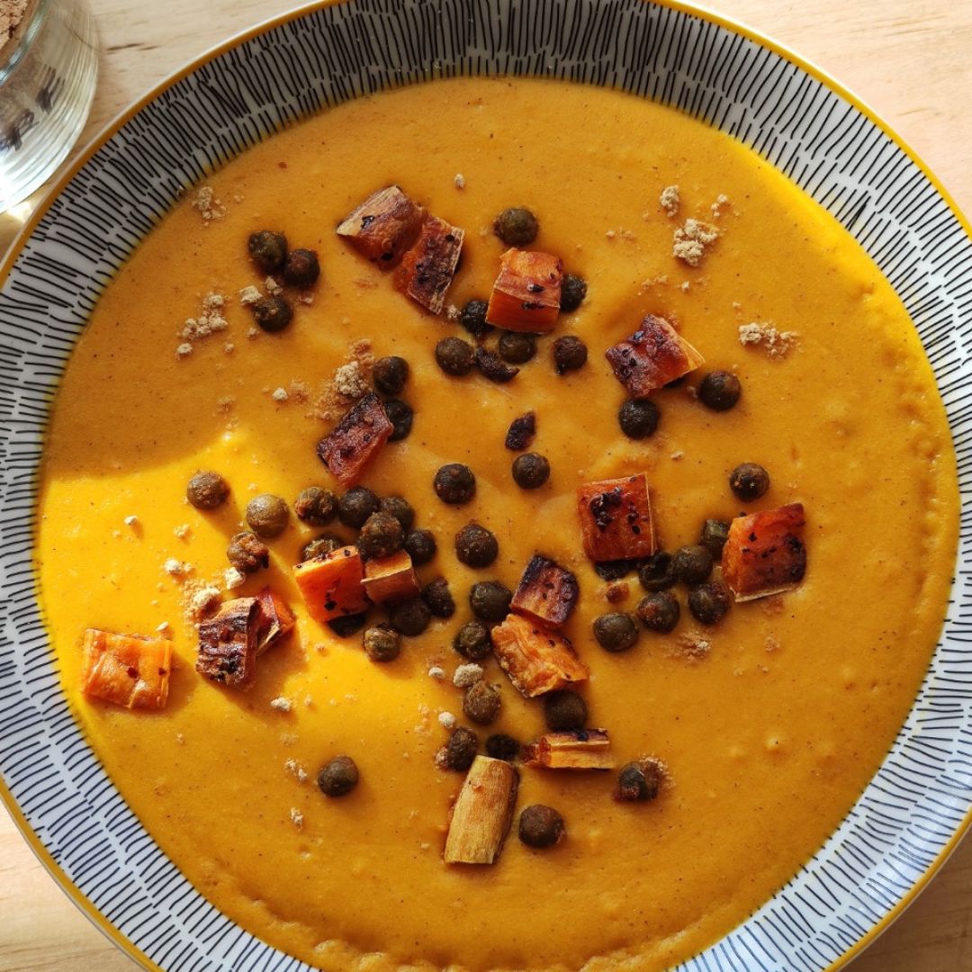 Crema de Calabaza y Boniato asado con Guisantes especiados 