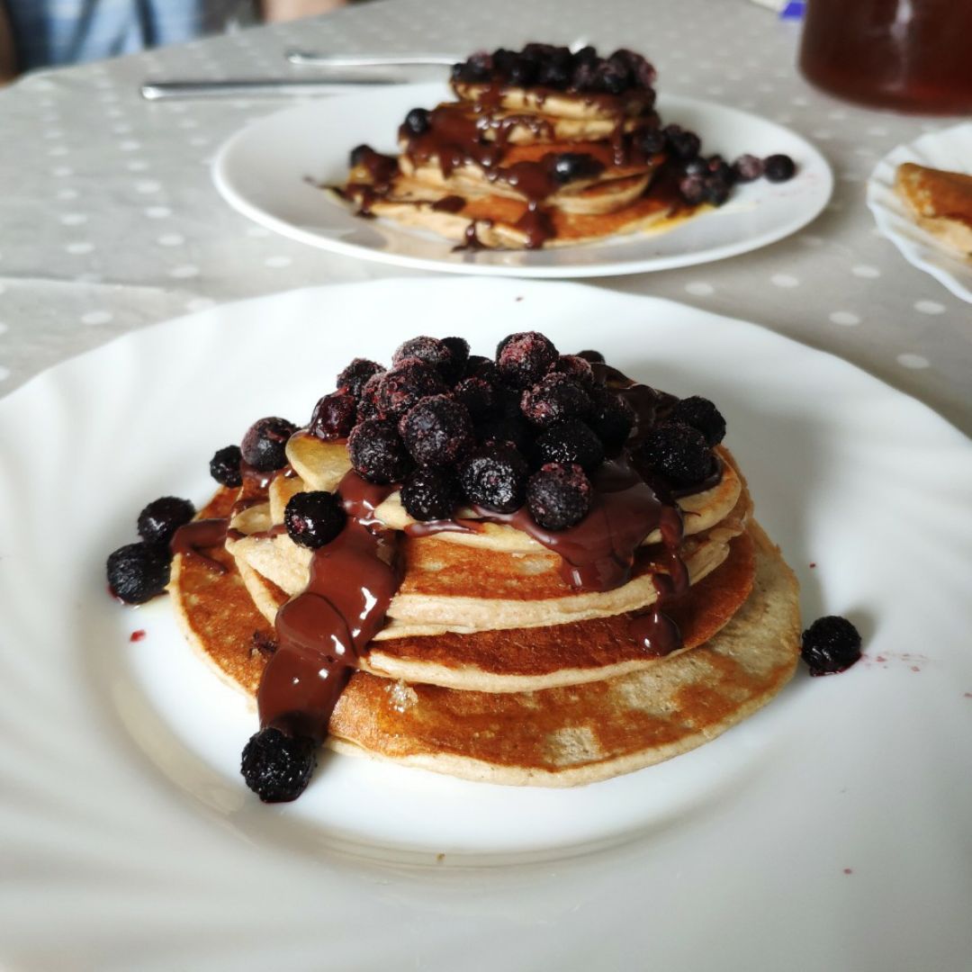 Tortitas de avena y plátano con arándanos