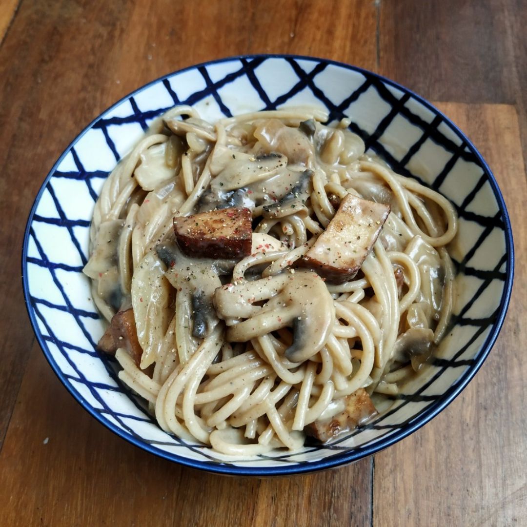 Espaguetis integrales con champiñones y tofu Espaguetis integrales con champiñones y tofu