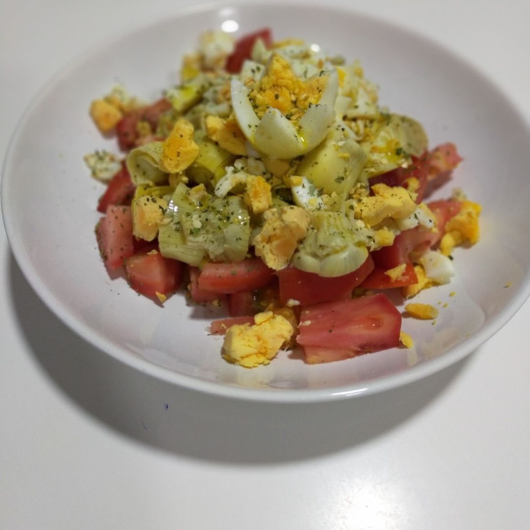 Ensalada de alcachofas y huevos