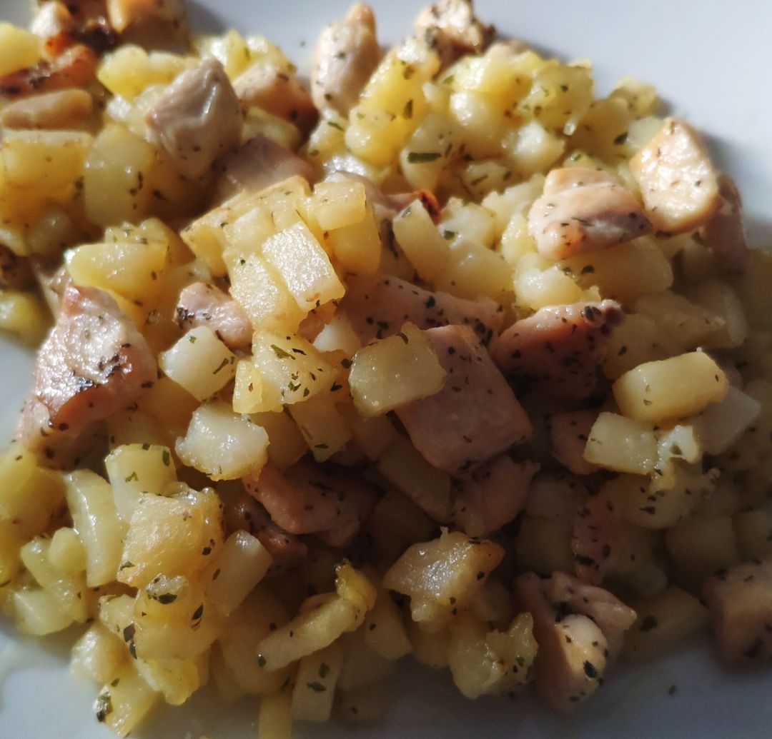 Pollo con patatas Pollo con patatas