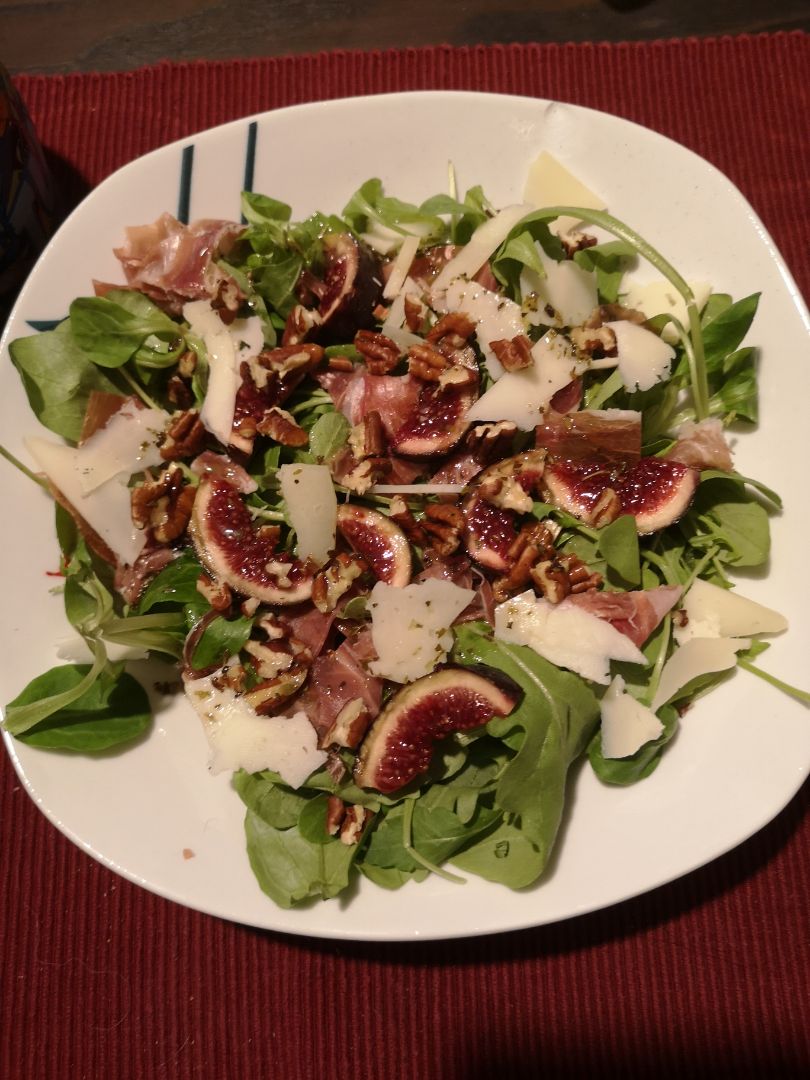 Ensalada de rucula y canonigos con higos Ensalada de rucula y canonigos con higos