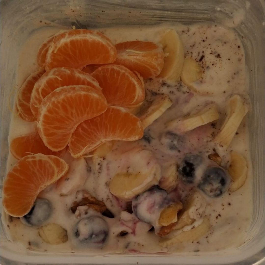 Bol de kéfir con frutas Bol de kéfir con frutas