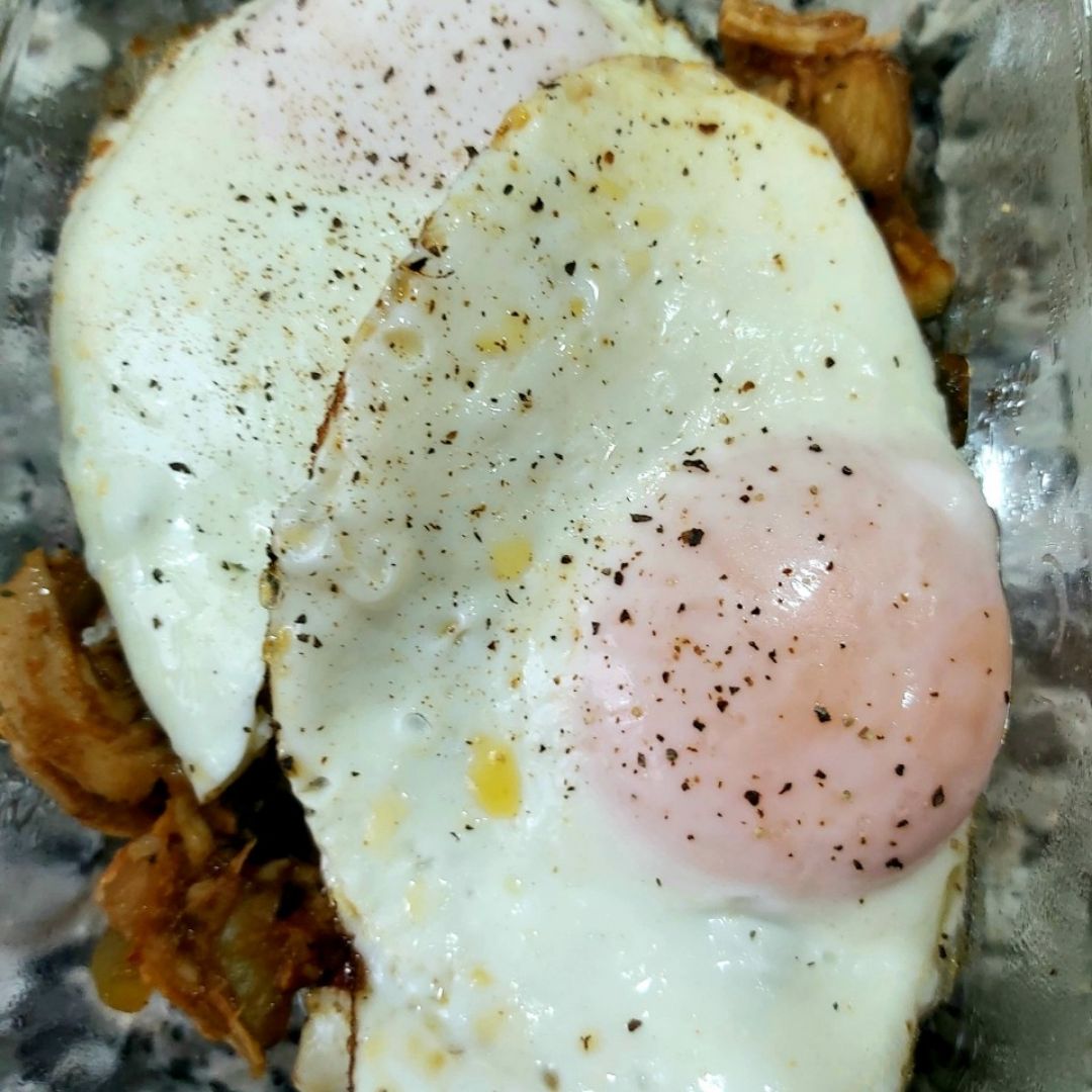 Pisto con pollo y huevo plancha 