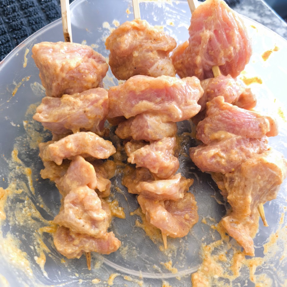 Pinchos de pavo en airfryer Paso 1 Pinchos de pavo en airfryer Paso 1