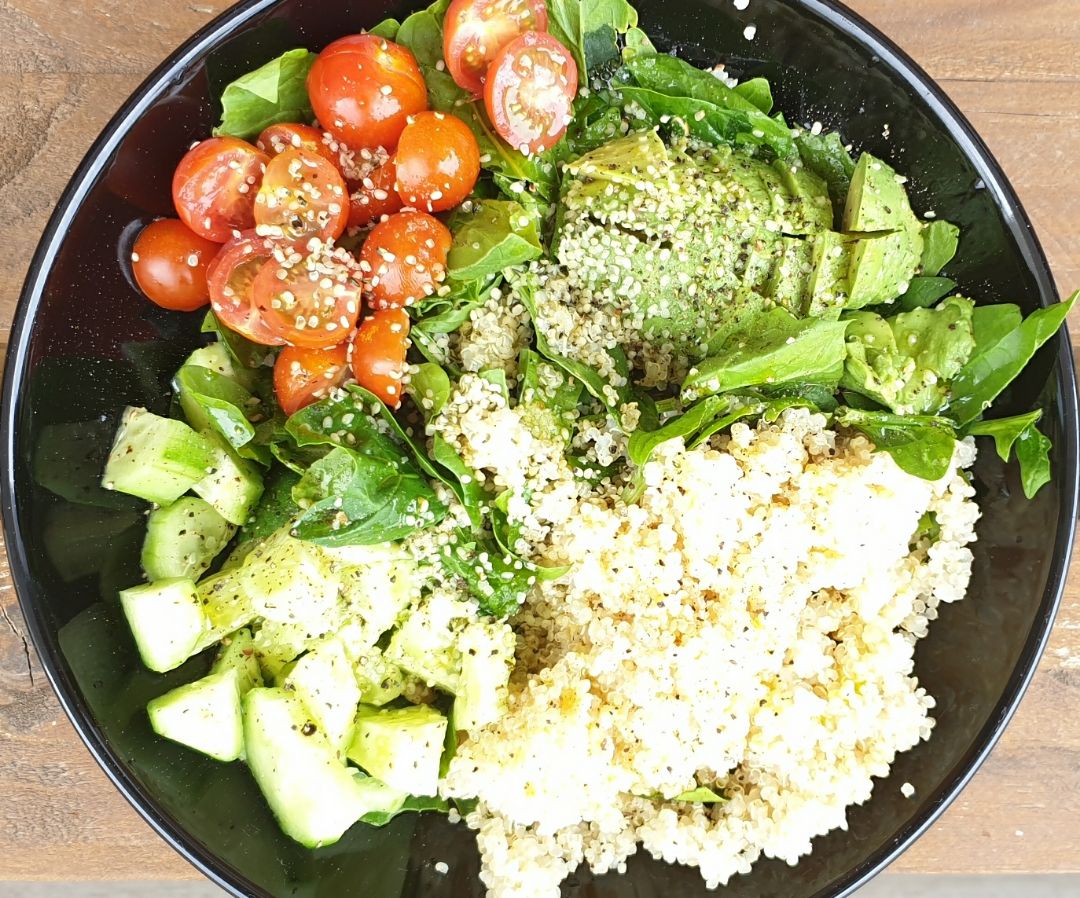 Ensalada de espinacas y quinoa