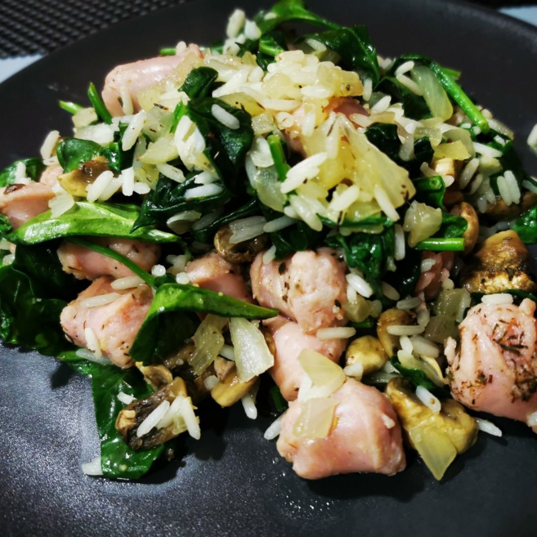 Longaniza de pollo con arroz basmati y mix de verduras Longaniza de pollo con arroz basmati y mix de verduras