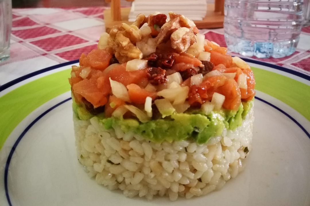 Tartar de salmón y aguacate Tartar de salmón y aguacate