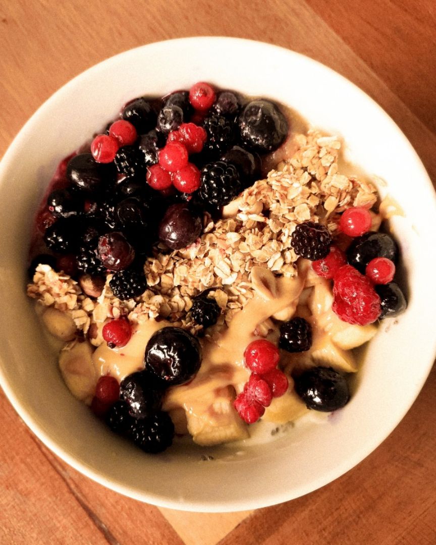 Bowl de fruta, yogur y frutos secos Bowl de fruta, yogur y frutos secos