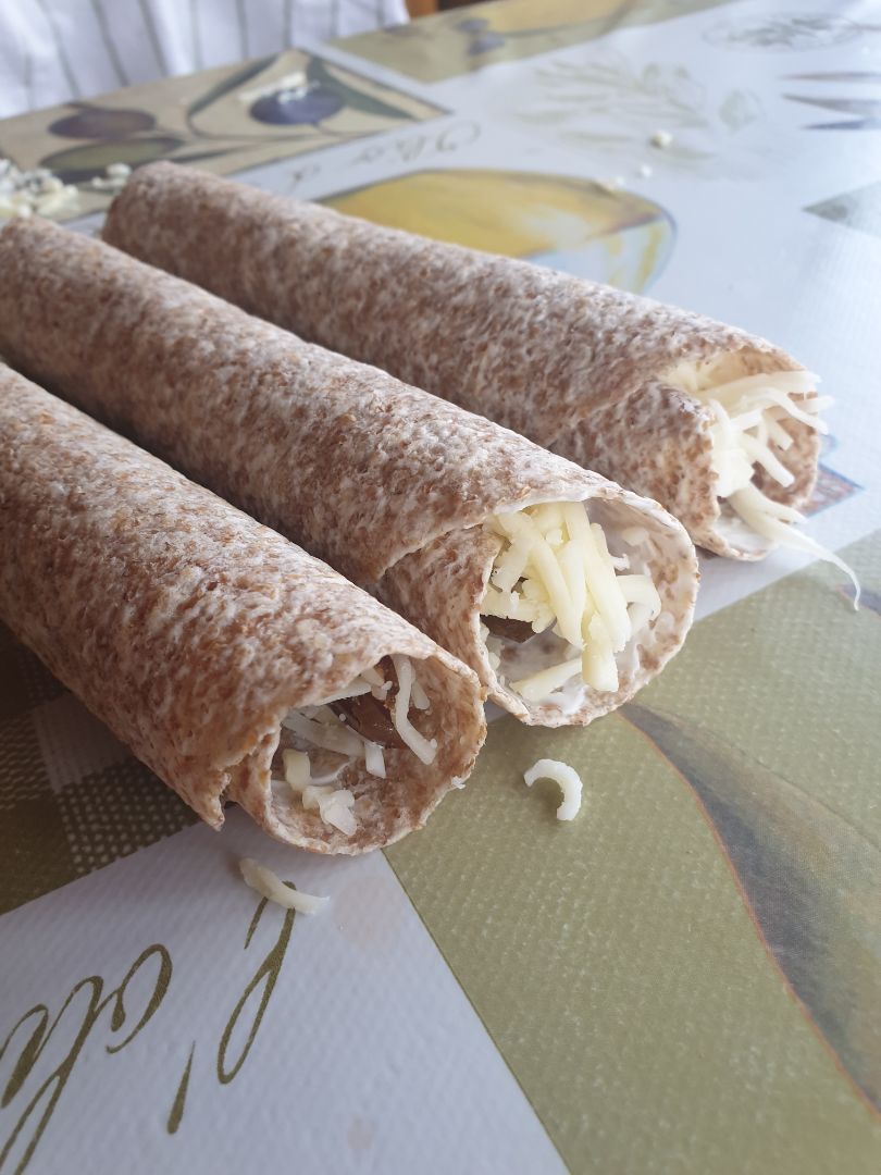 Rollitos de philadelphia y dátiles Paso 3 Rollitos de philadelphia y dátiles Paso 3