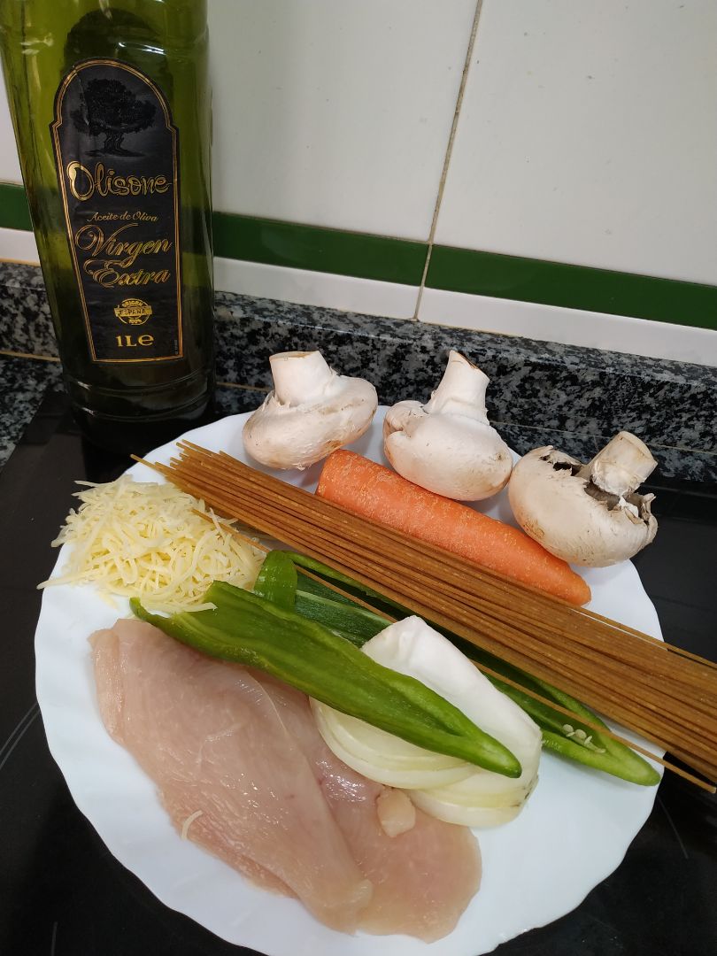 Pasta con verduras y pollo 🥕 Paso 0 Pasta con verduras y pollo 🥕 Paso 0