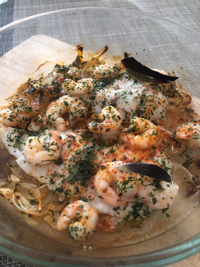 Merluza con gambas al horno 