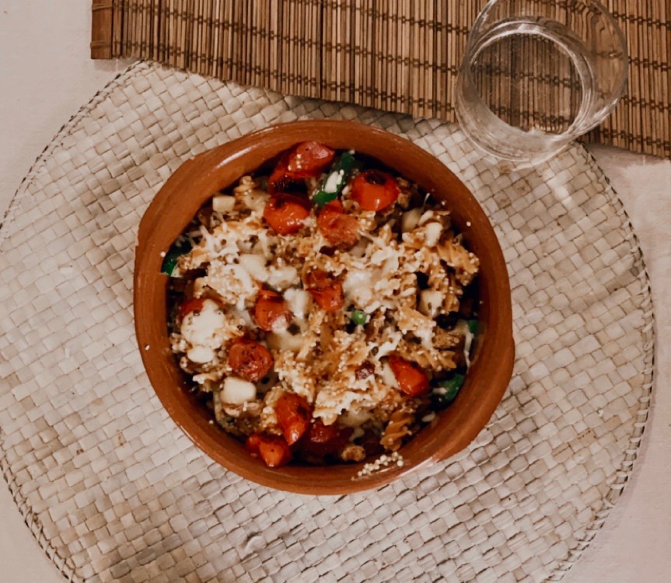 Macarrones con verduras y soja texturizada