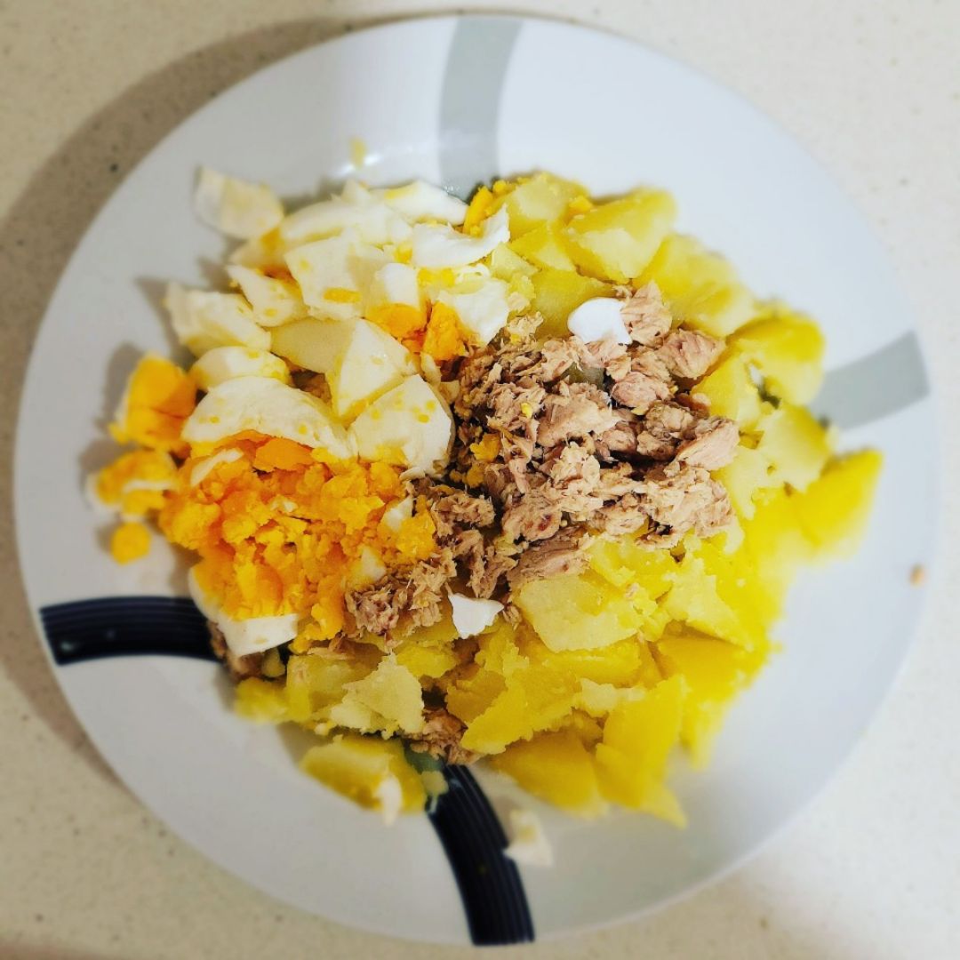 Aplastado de patata, huevos y atún Aplastado de patata, huevos y atún