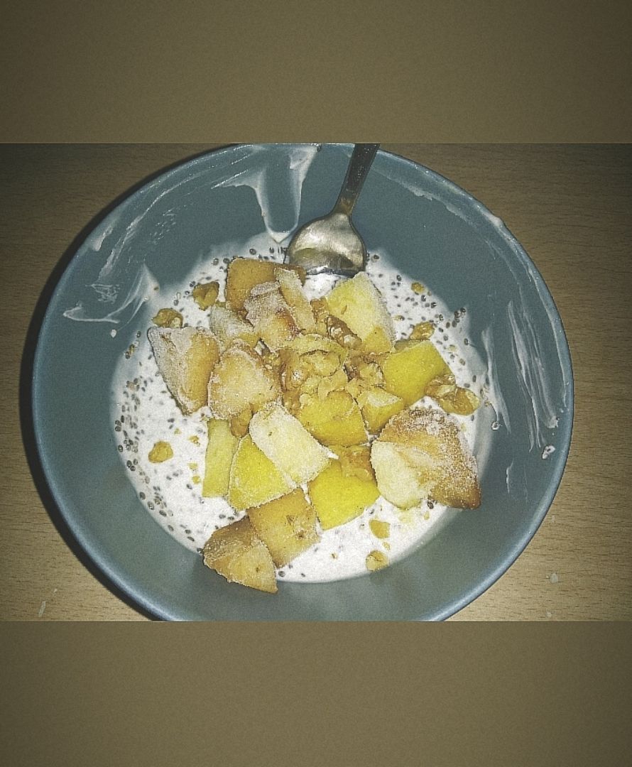 Yogur con fruta, Chía y nueces. Yogur con fruta, Chía y nueces.