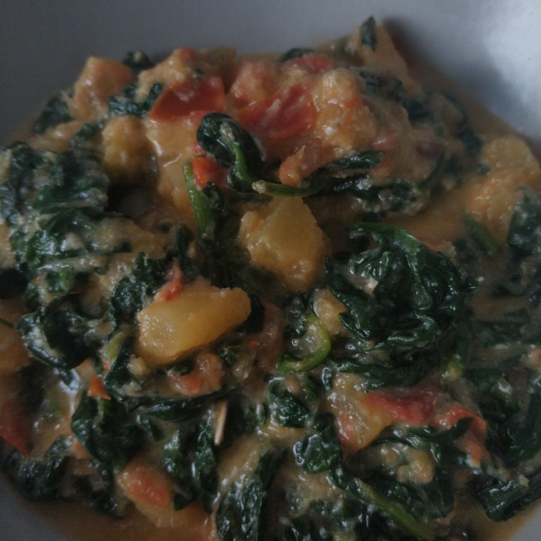 Revuelto de espinacas, tomate y calabacín Revuelto de espinacas, tomate y calabacín