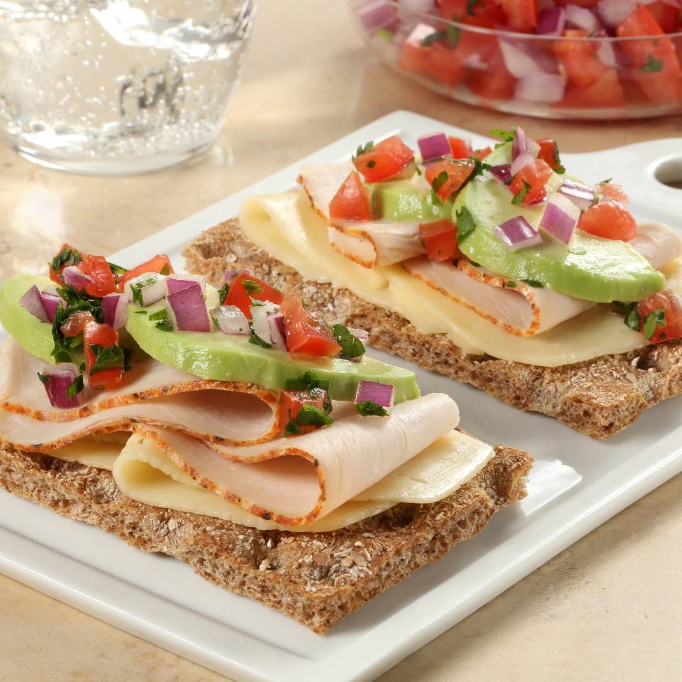 Wasa fibre con tomate, pavo y aguacate