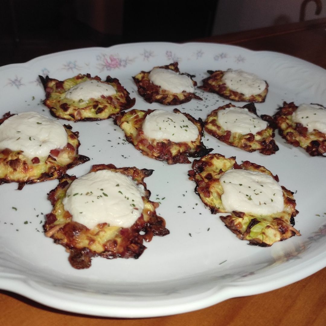 Tortitas de calabac铆n, mozzalera y jam贸n serrano 馃い馃槏 Tortitas de calabac铆n, mozzalera y jam贸n serrano 馃い馃槏