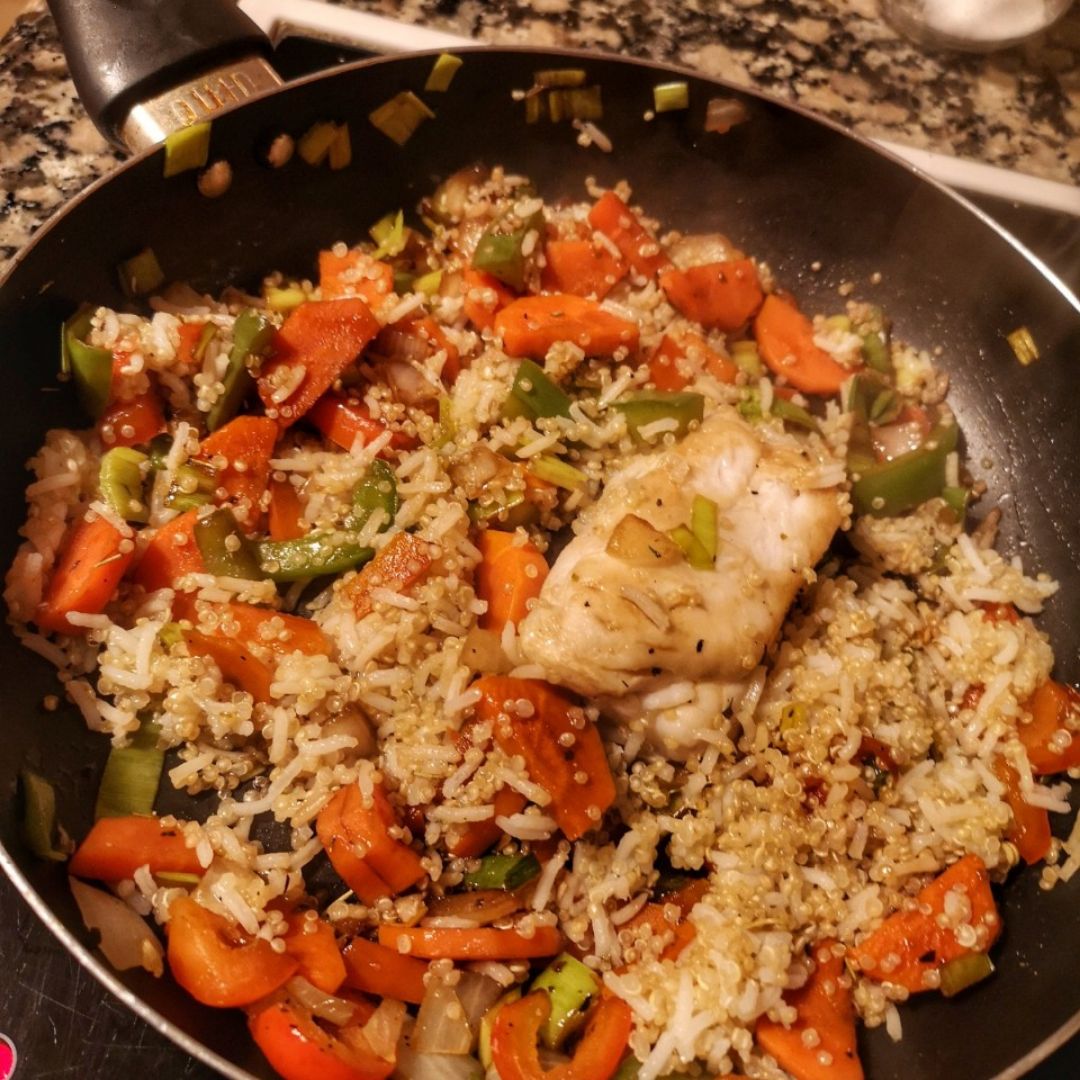 Qunioarroz con verduras y merluza 