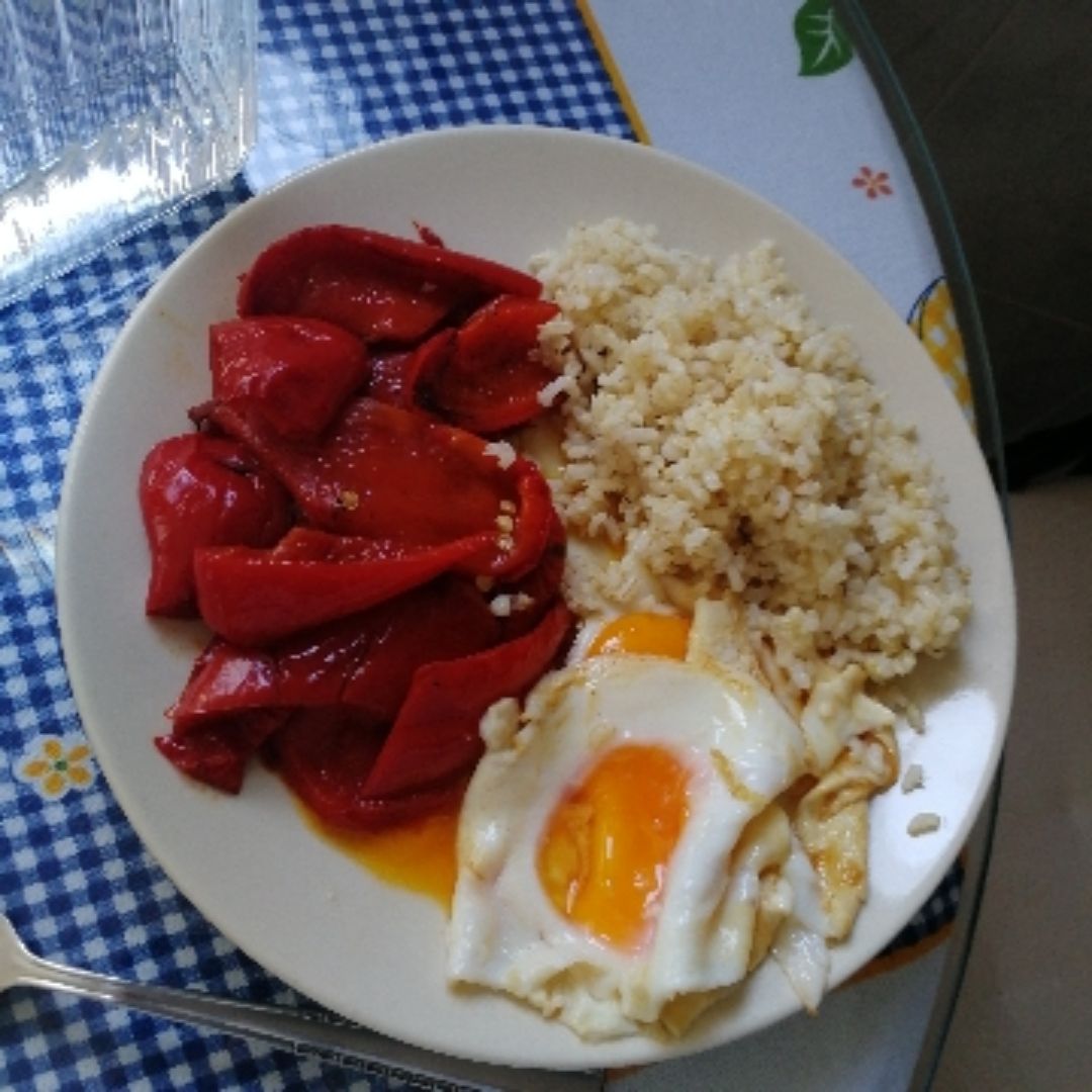 Arroz con pimientos y huevo Arroz con pimientos y huevo