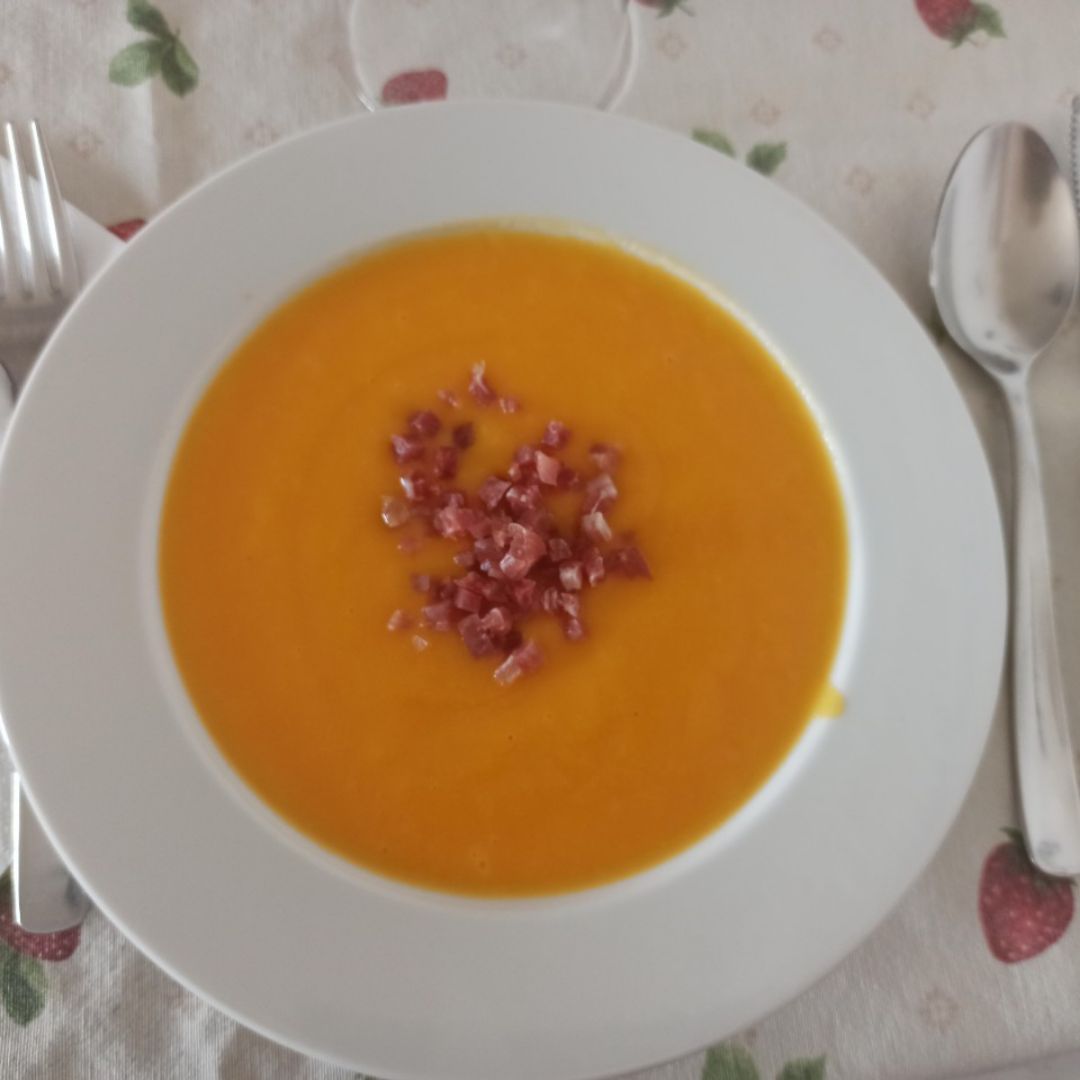 Crema de Calabaza con taquitos de jamón. Crema de Calabaza con taquitos de jamón.