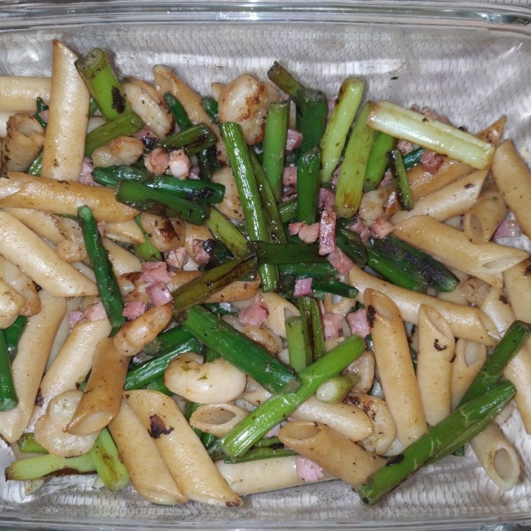 Macarrones con espárragos, gambitas y jamón Macarrones con espárragos, gambitas y jamón