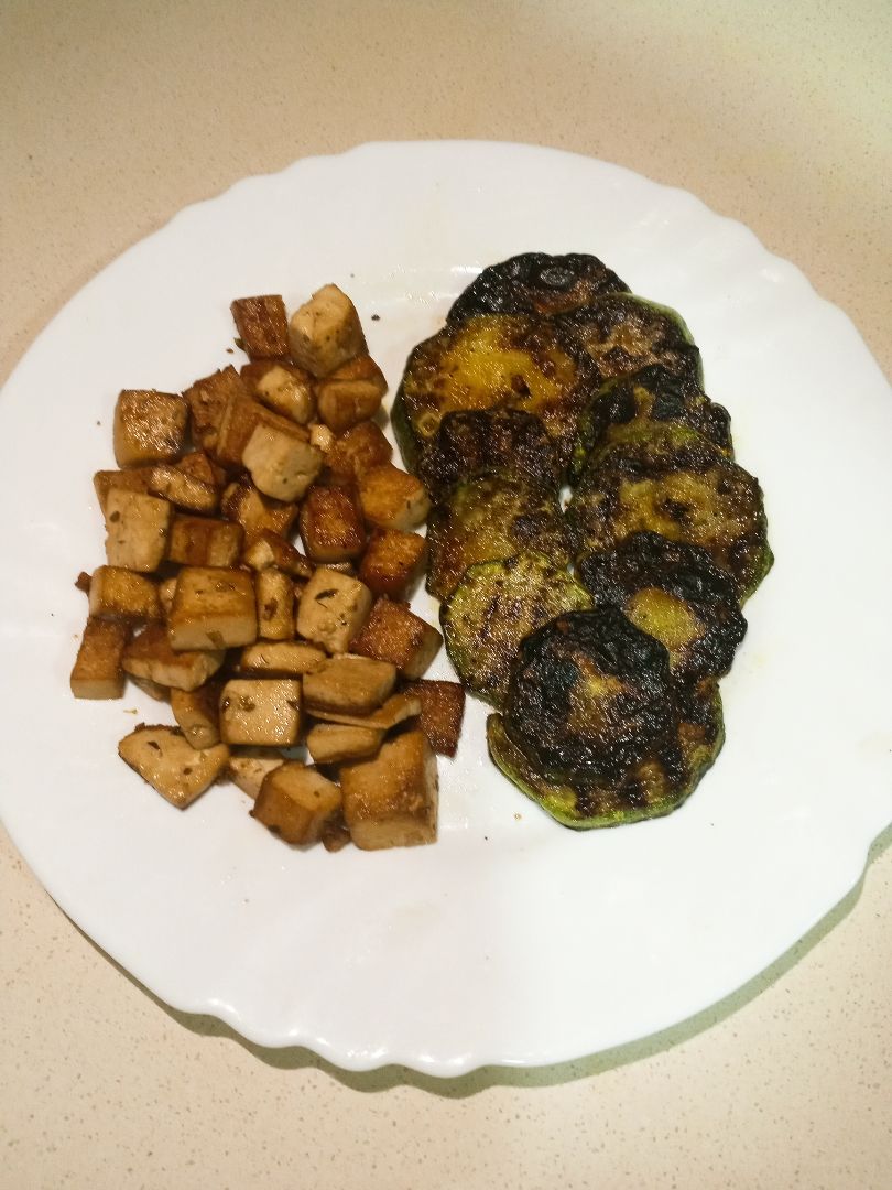Calabacín con tofu marinado Calabacín con tofu marinado