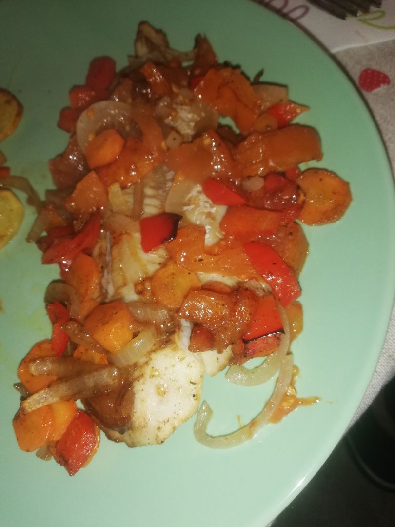 Merluza con verduras. Merluza con verduras.