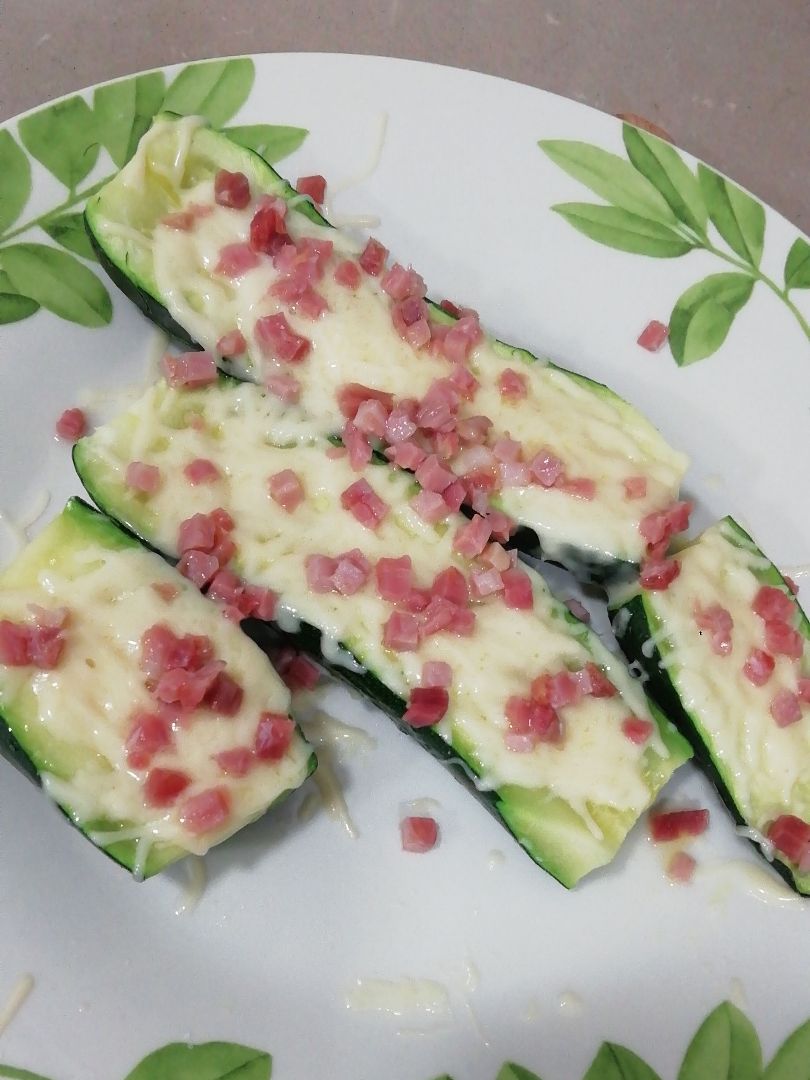 Calabacines con jamón y queso Calabacines con jamón y queso