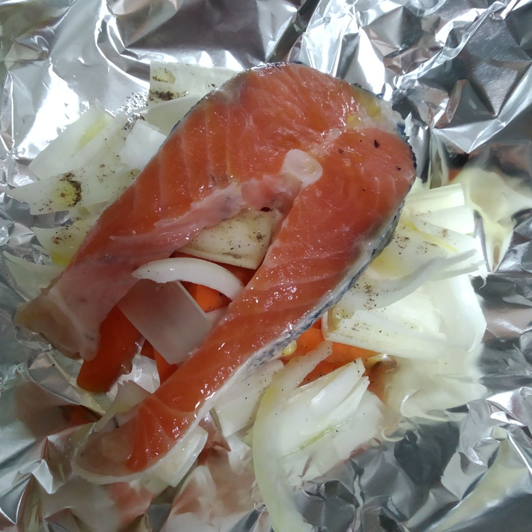 Salm贸n al papillote con hortalizas 馃悷馃 Paso 4 Salm贸n al papillote con hortalizas 馃悷馃 Paso 4