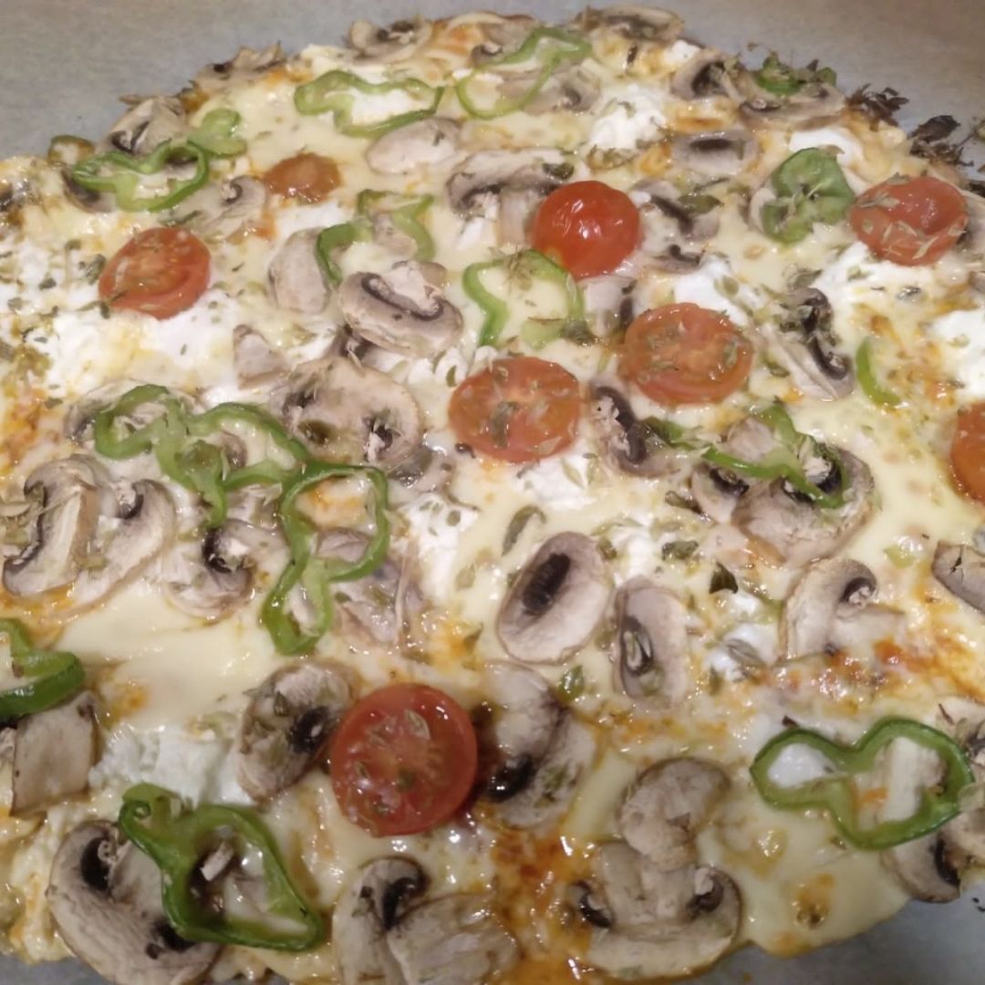 Pizza integral de champiñones y pimiento Pizza integral de champiñones y pimiento