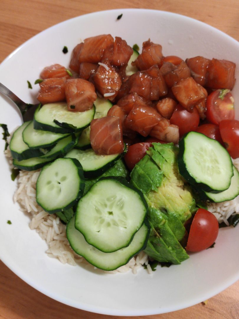 Poke-bowl salmón marinado Poke-bowl salmón marinado