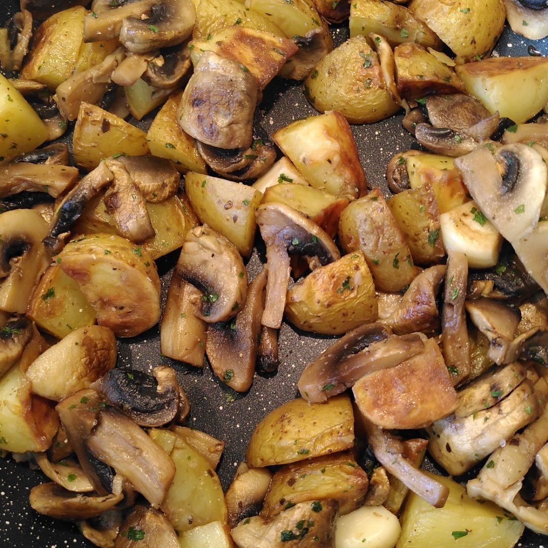 Patatas con champiñones y ajo Patatas con champiñones y ajo