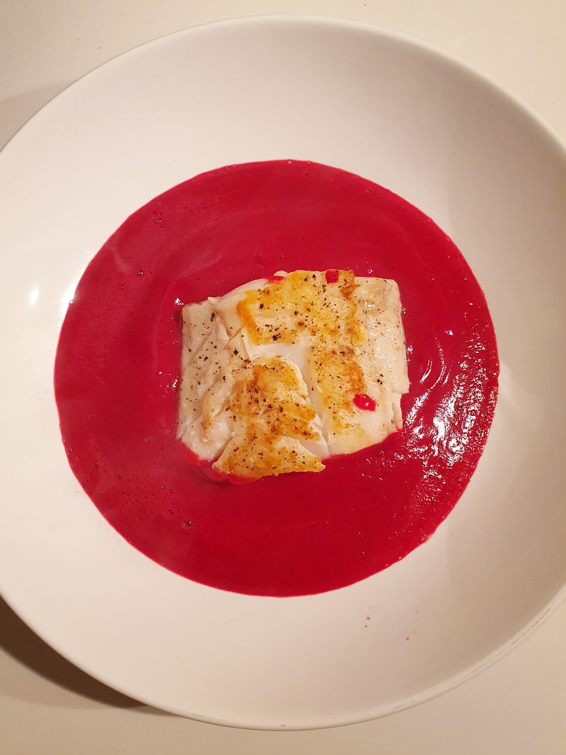 Bacalao con crema de remolacha y coco Bacalao con crema de remolacha y coco