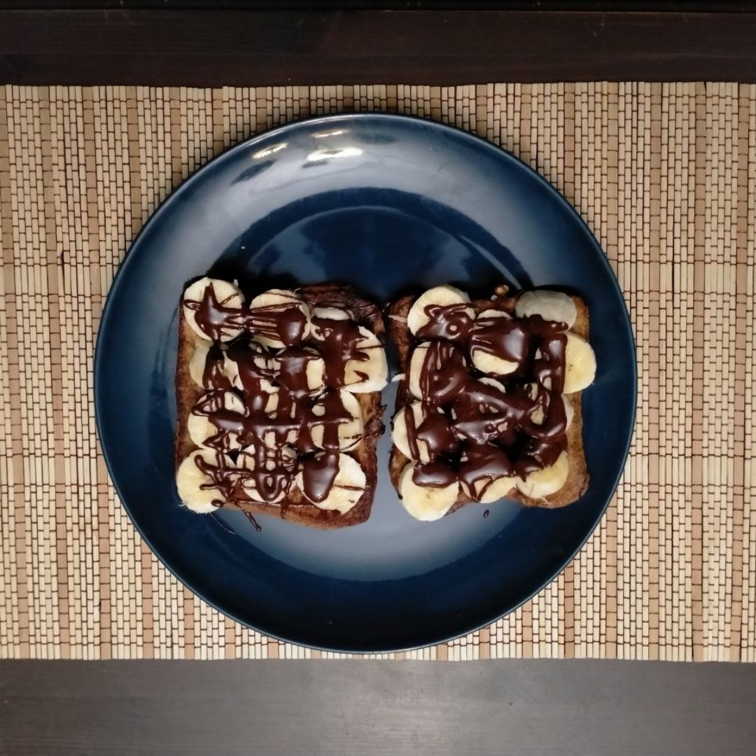 Tostadas francesas con plátano y crema de cacao