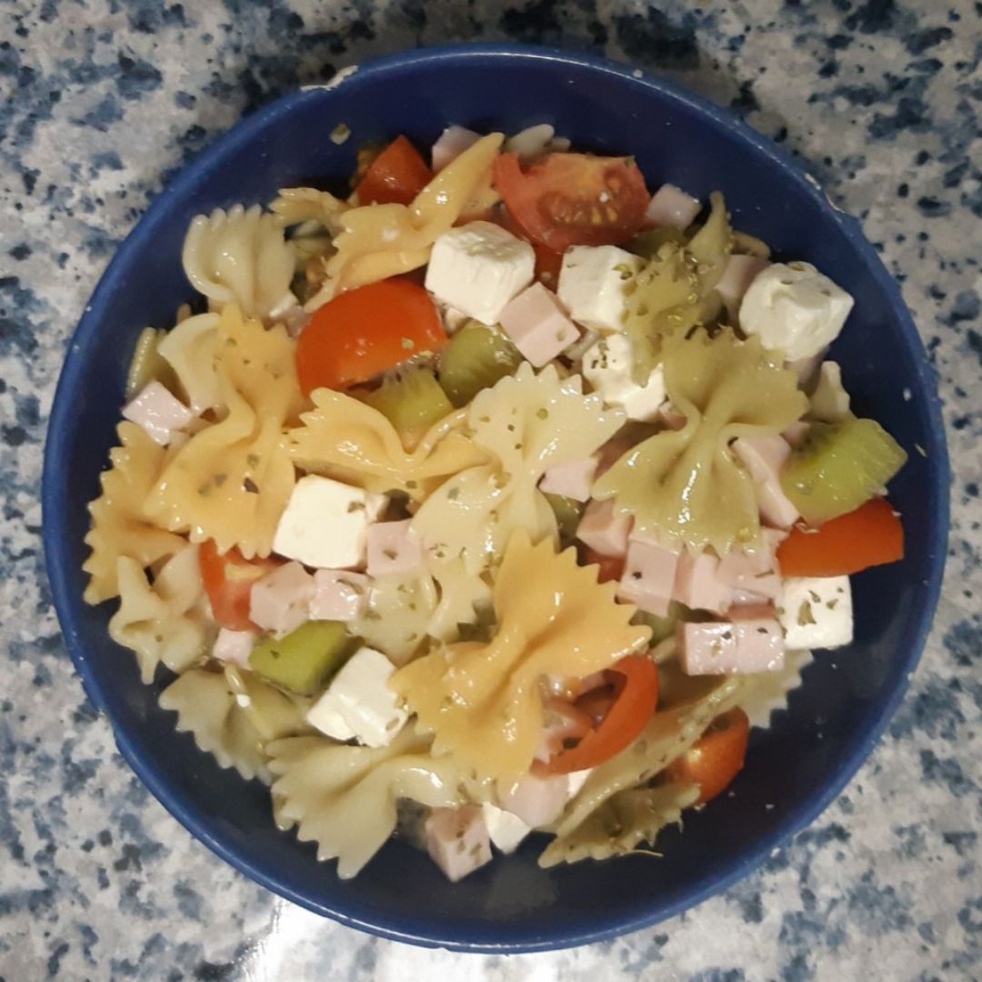 Ensalada de pasta con kiwi Ensalada de pasta con kiwi