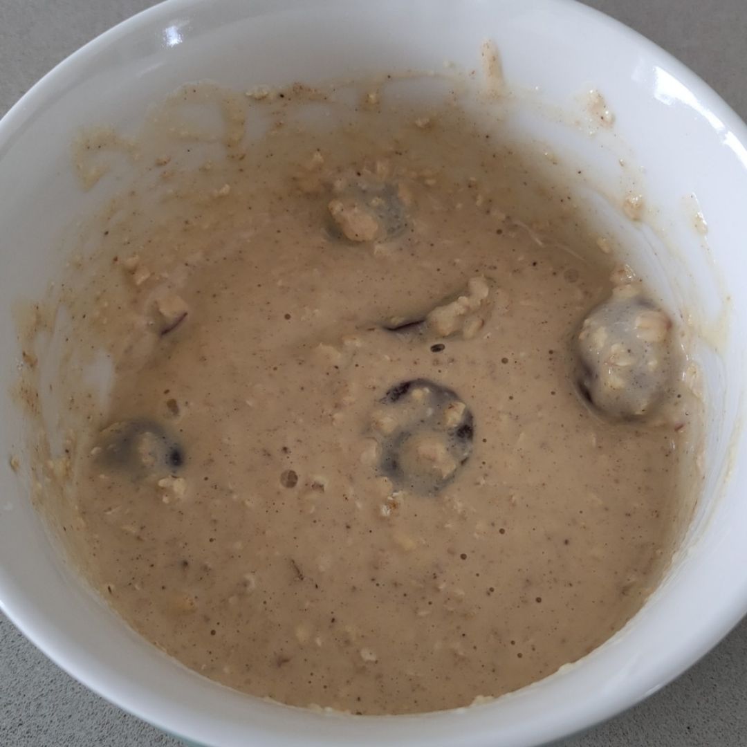 Mug cake de avena, almendra y uvas rojas Paso 3 Mug cake de avena, almendra y uvas rojas Paso 3