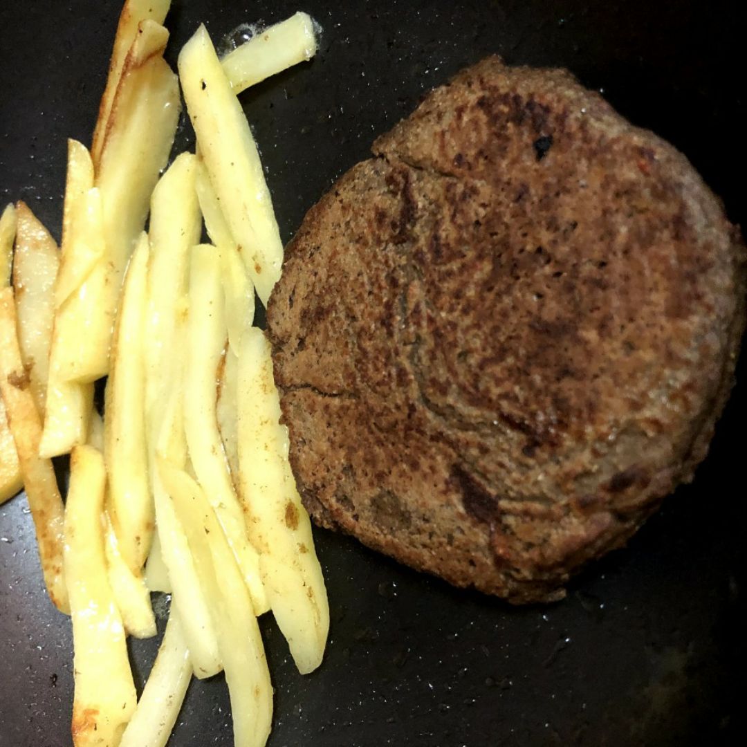 Hamburguesa de lentejas con patatas 🍔🍟 Paso 5 Hamburguesa de lentejas con patatas 🍔🍟 Paso 5