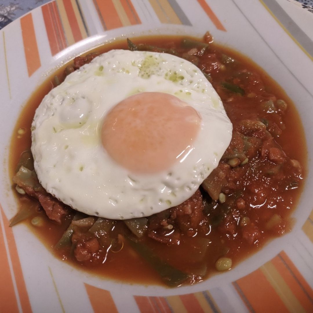 Judías verdes con tomate triturado y huevo plancha Judías verdes con tomate triturado y huevo plancha