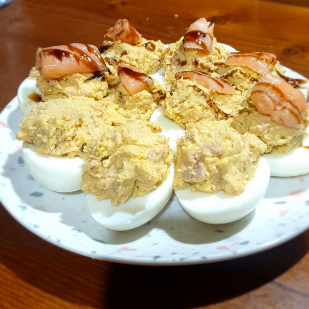 Huevos rellenos de Hummus Huevos rellenos de Hummus