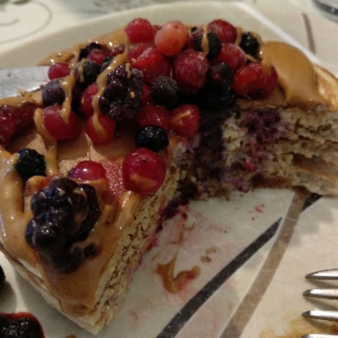 Tortitas de Frutos rojos y crema de cacahuete