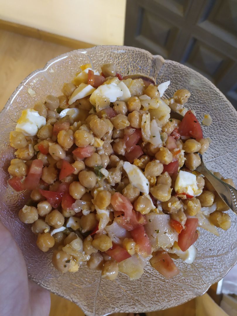 Ensalada fría de garbanzos con vinagreta Ensalada fría de garbanzos con vinagreta