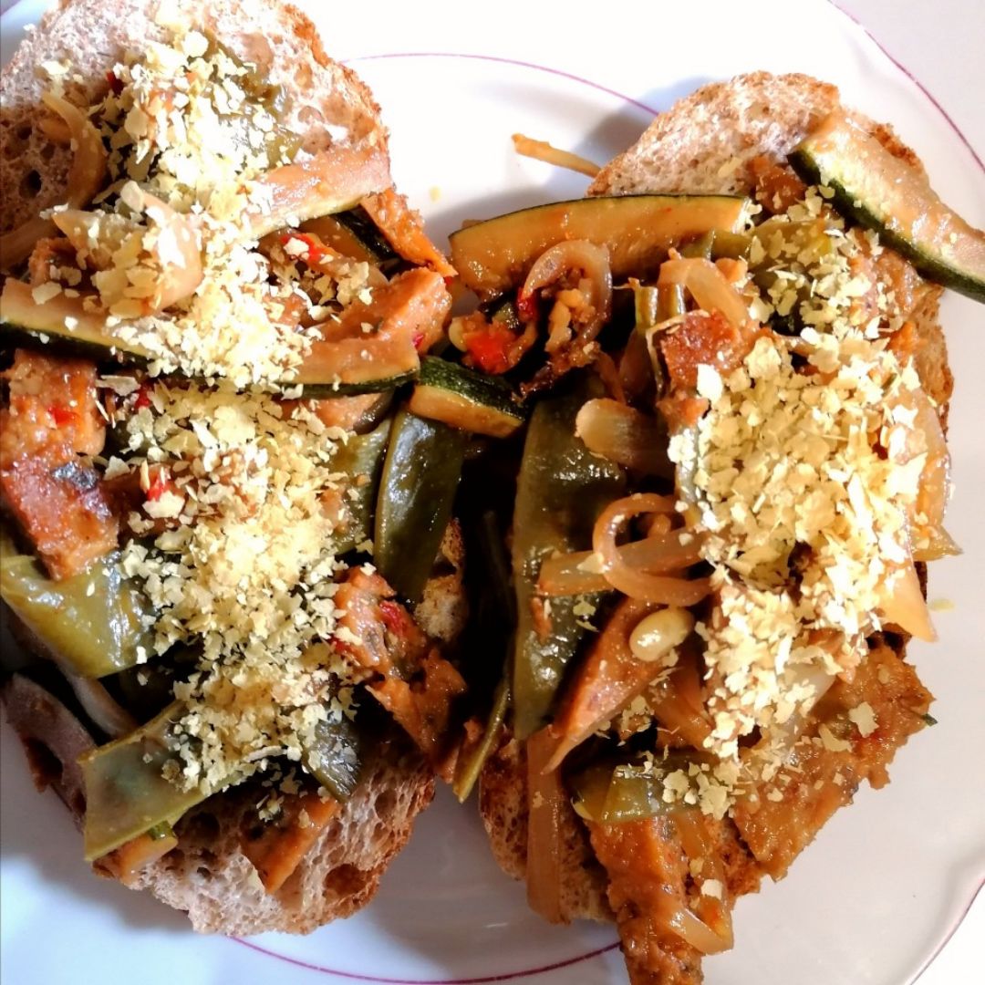 Tostas de verduras con pan 100% integral Tostas de verduras con pan 100% integral
