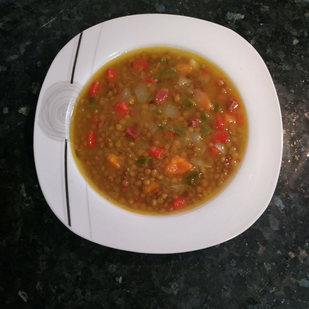Lentejas Estofadas con Verduras y Taquitos de Jamón Serrano Lentejas Estofadas con Verduras y Taquitos de Jamón Serrano