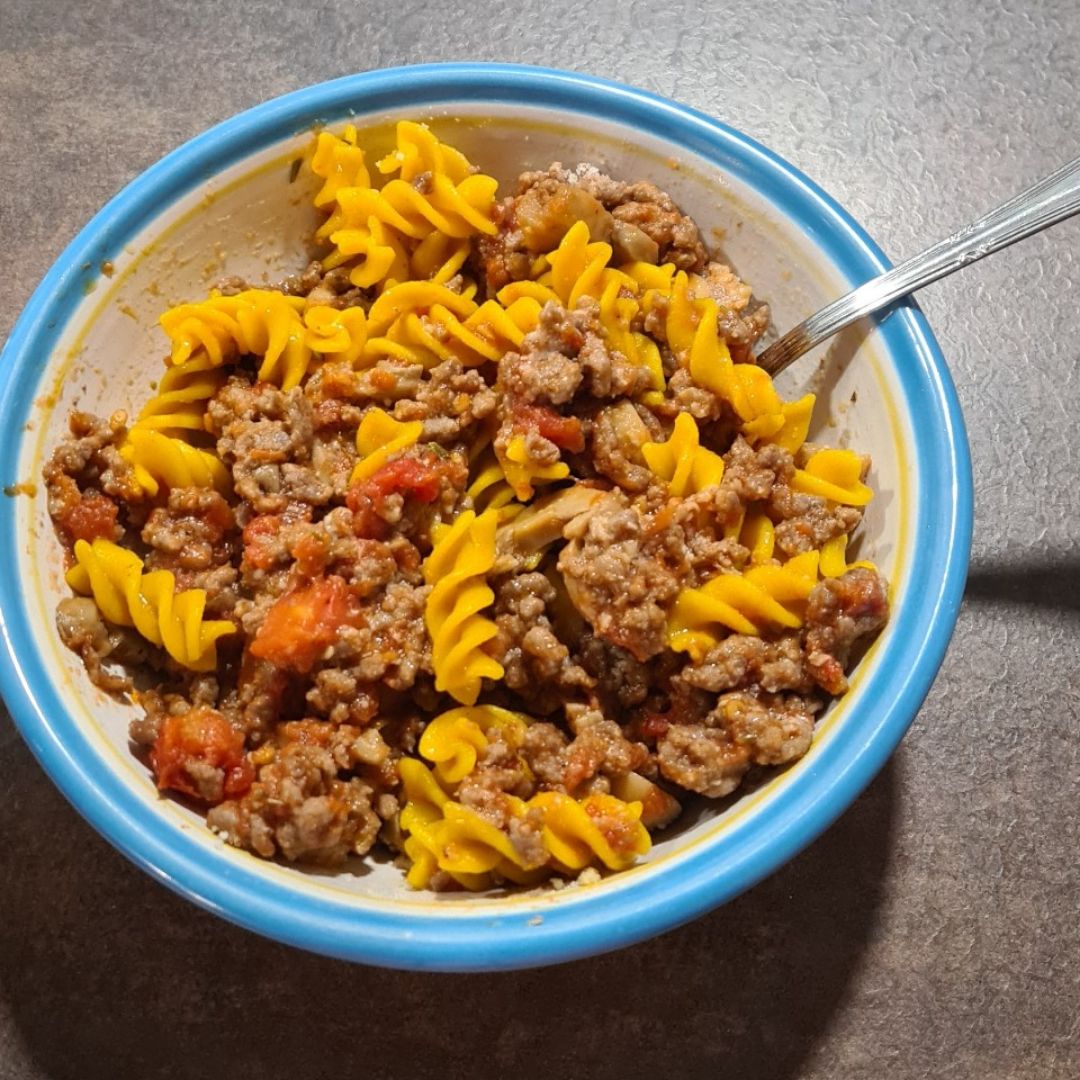 Espirales de arroz y cúrcuma con mi boloñesa